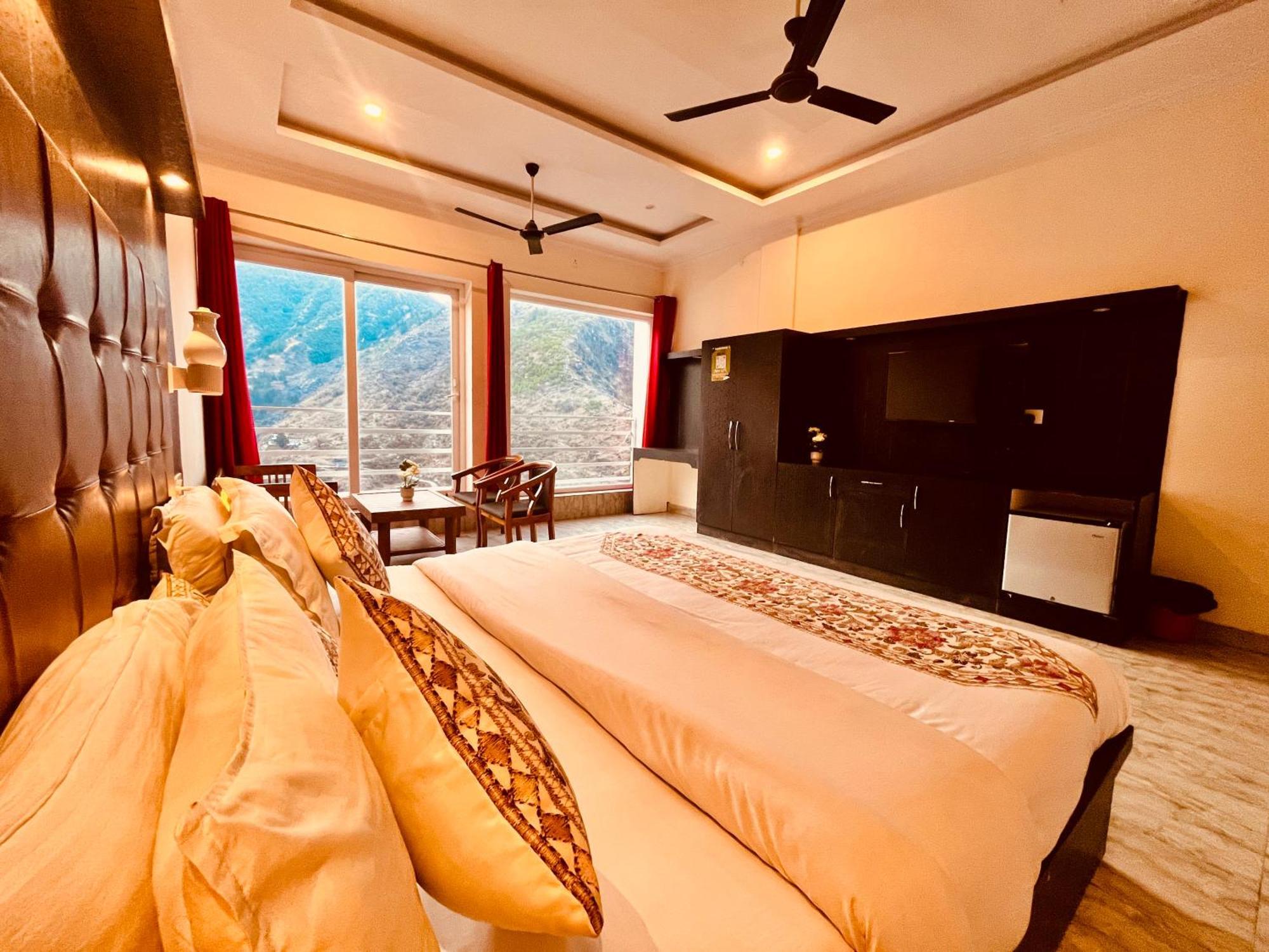 The Kempty Fall Resort, Mussoorie - Lavish & Luxury Stay ภายนอก รูปภาพ