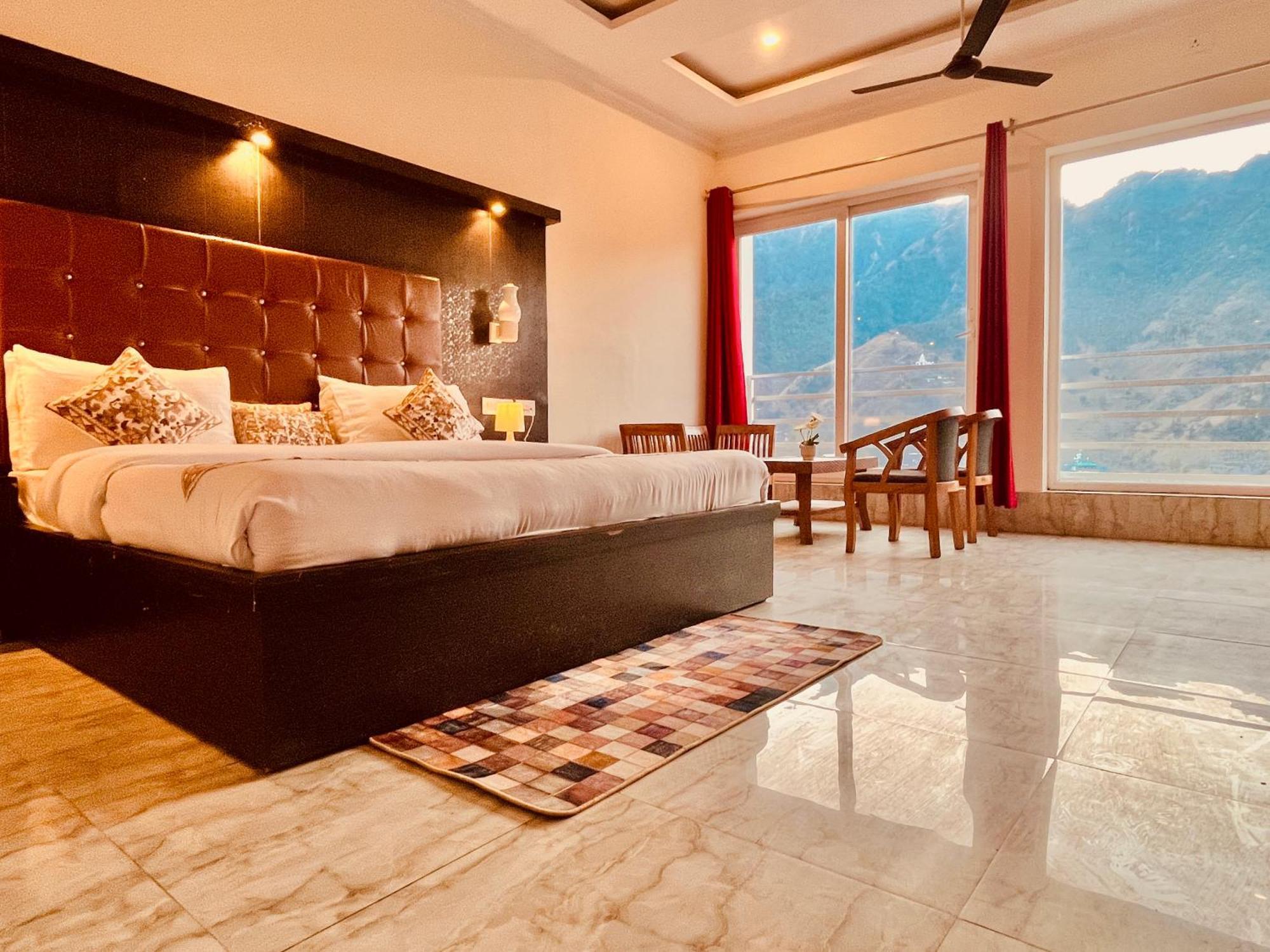 The Kempty Fall Resort, Mussoorie - Lavish & Luxury Stay ภายนอก รูปภาพ