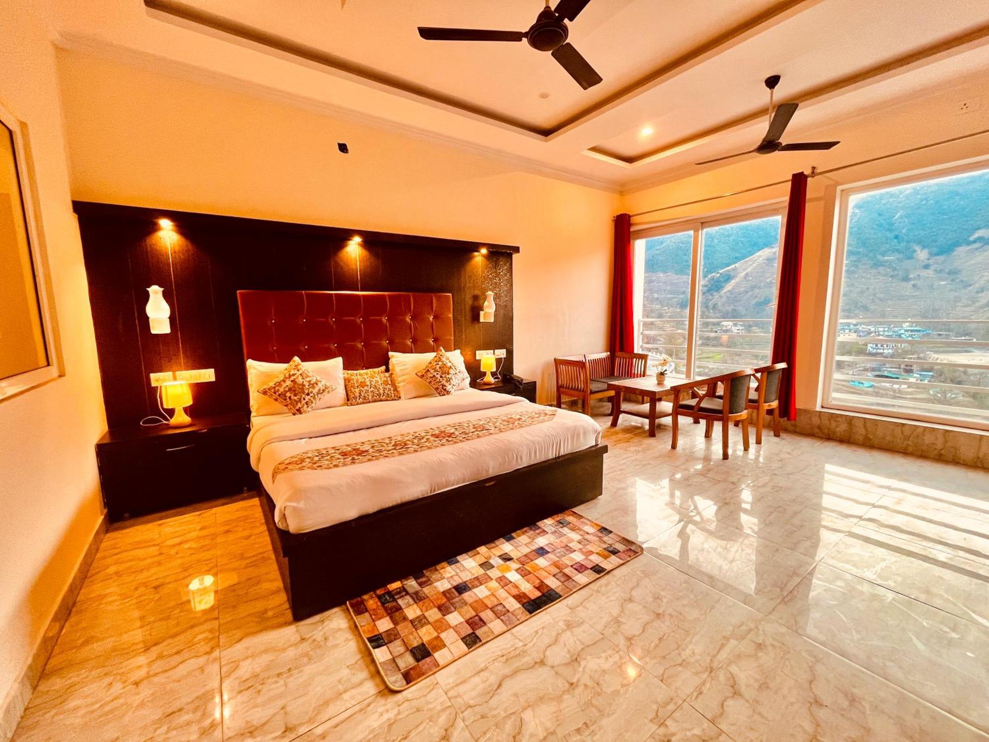 The Kempty Fall Resort, Mussoorie - Lavish & Luxury Stay ภายนอก รูปภาพ