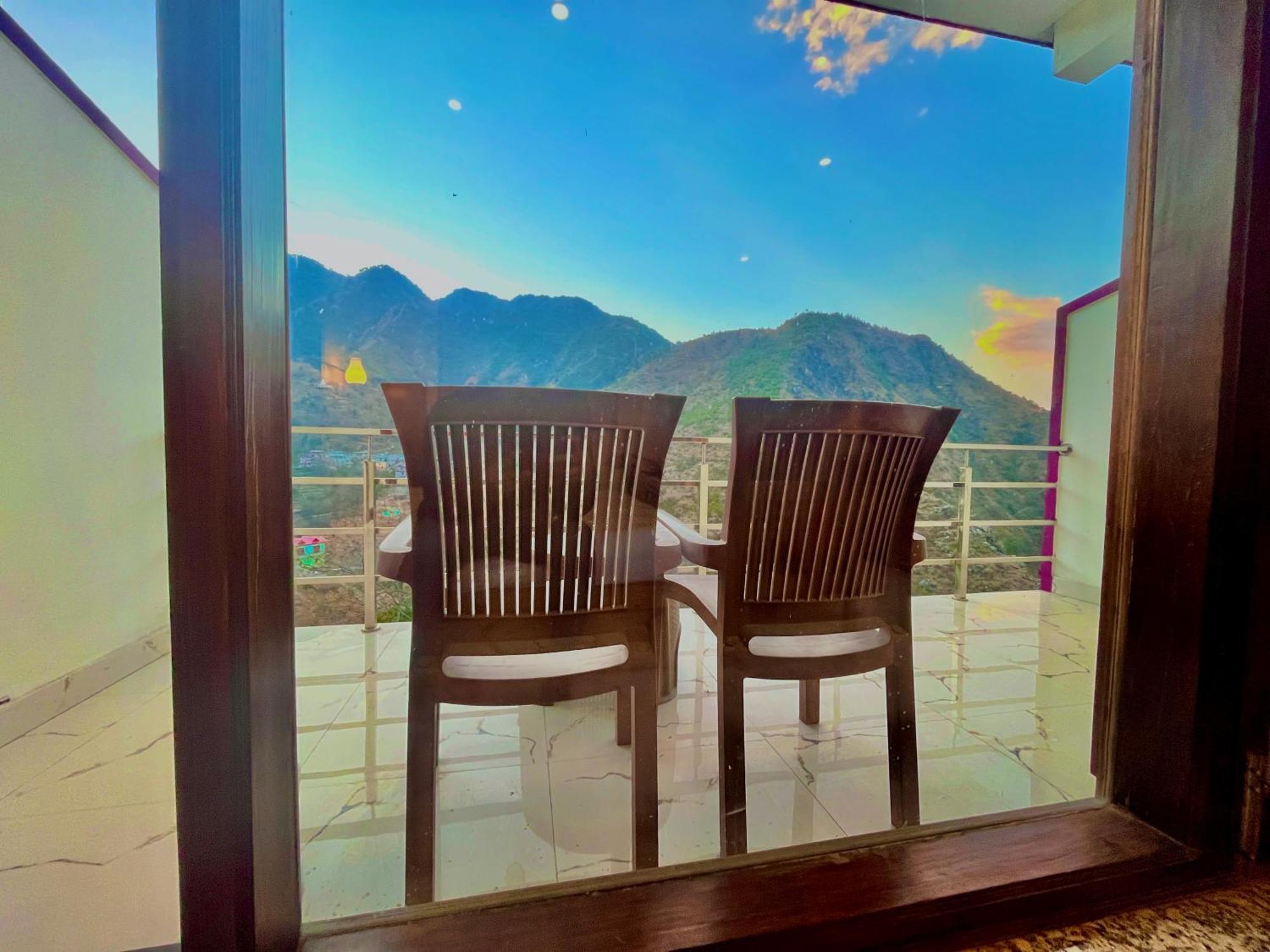 The Kempty Fall Resort, Mussoorie - Lavish & Luxury Stay ภายนอก รูปภาพ
