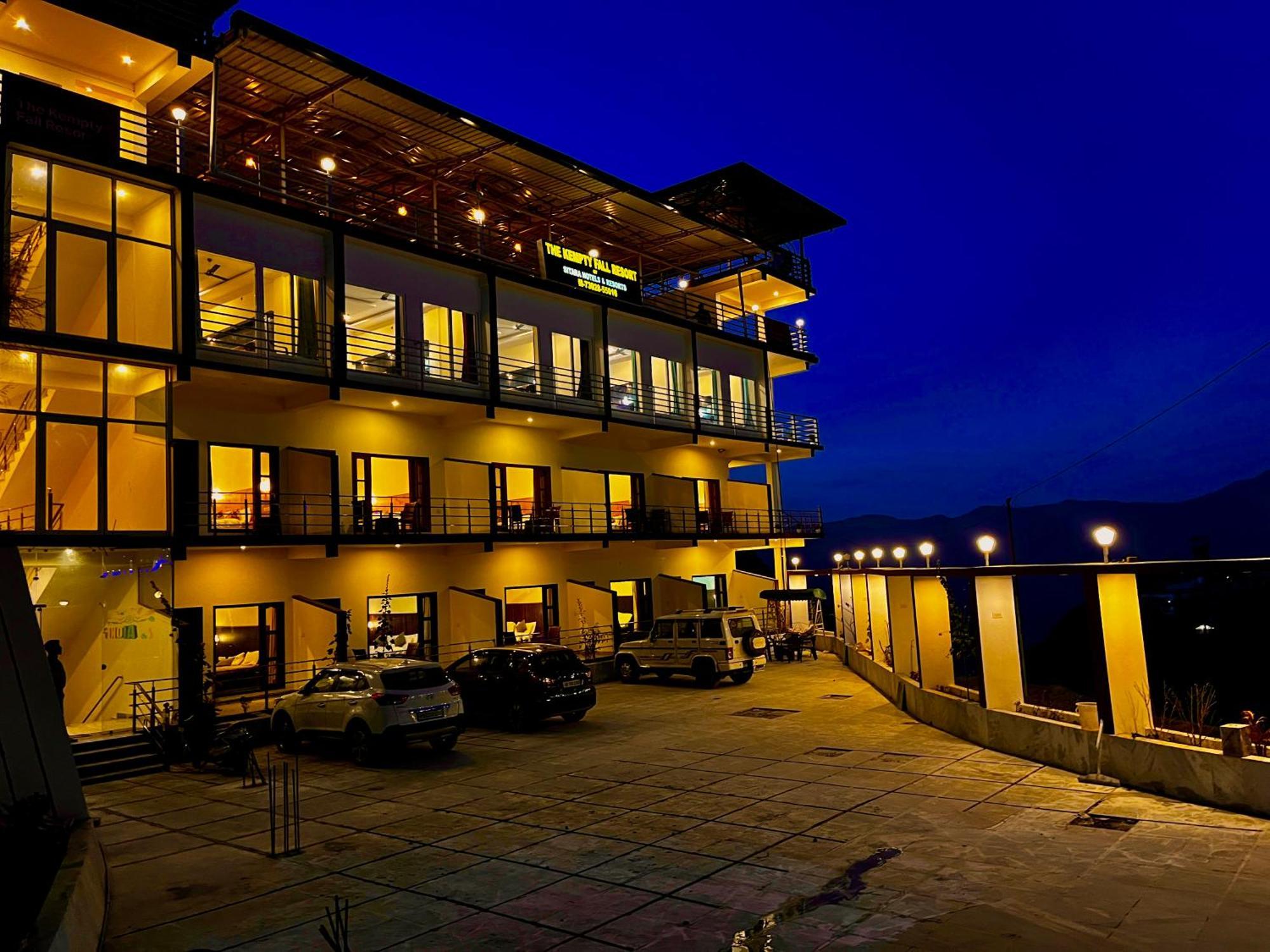 The Kempty Fall Resort, Mussoorie - Lavish & Luxury Stay ภายนอก รูปภาพ